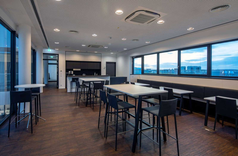Cafeteria und Dachterasse