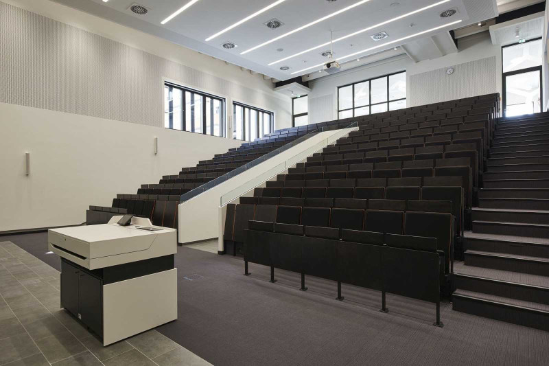 Lehrs&auml;le mit modernster Medientechnik