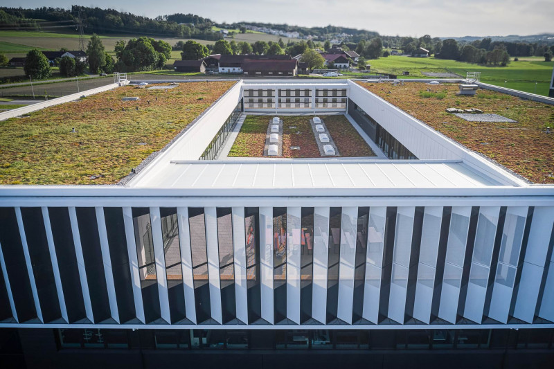Dachterrasse begr&uuml;nt gesch&uuml;tzt