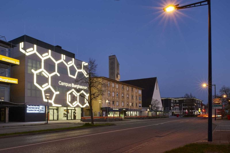 Campus Burghausen Beleuchtung bei Nacht