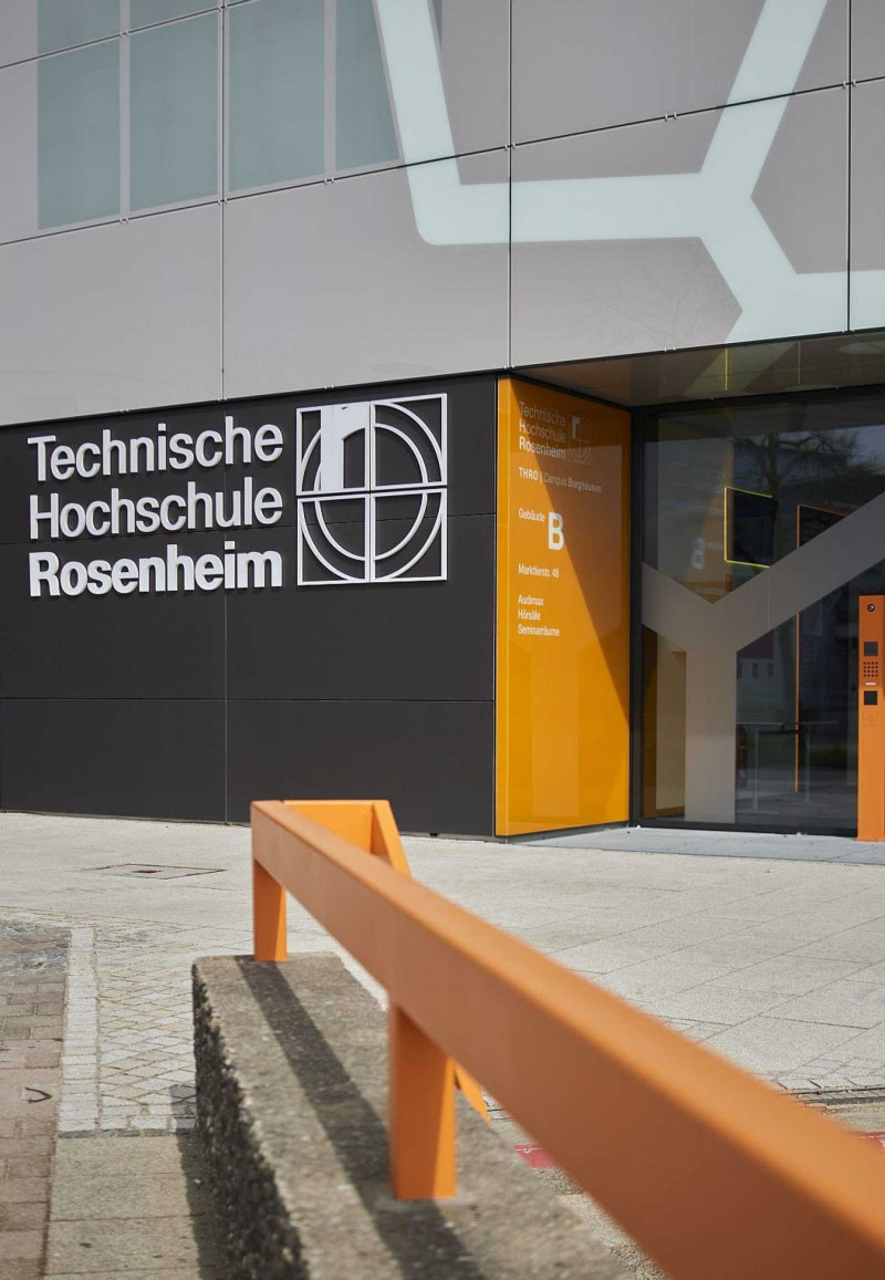 Campus Burghausen Technische Hochschule Rosenheim Eingang