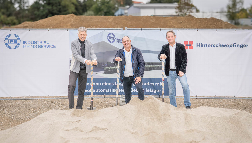 Spatenstich IPS Neubau (von links) Generalplaner und Generalunternehmer Josef Hinterschwepfinger, IPS-Gesch&auml;ftsf&uuml;hrer Hans-J&ouml;rg Behensky, B&uuml;rgermeister Florian Schneider.